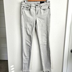 Vince Riley Skinny Women's Light Gray Jeans. Size 26